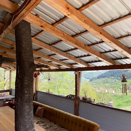 公寓 Nino Natural Wood House *